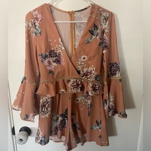 🎄3/$15 Women’s Romper NWT